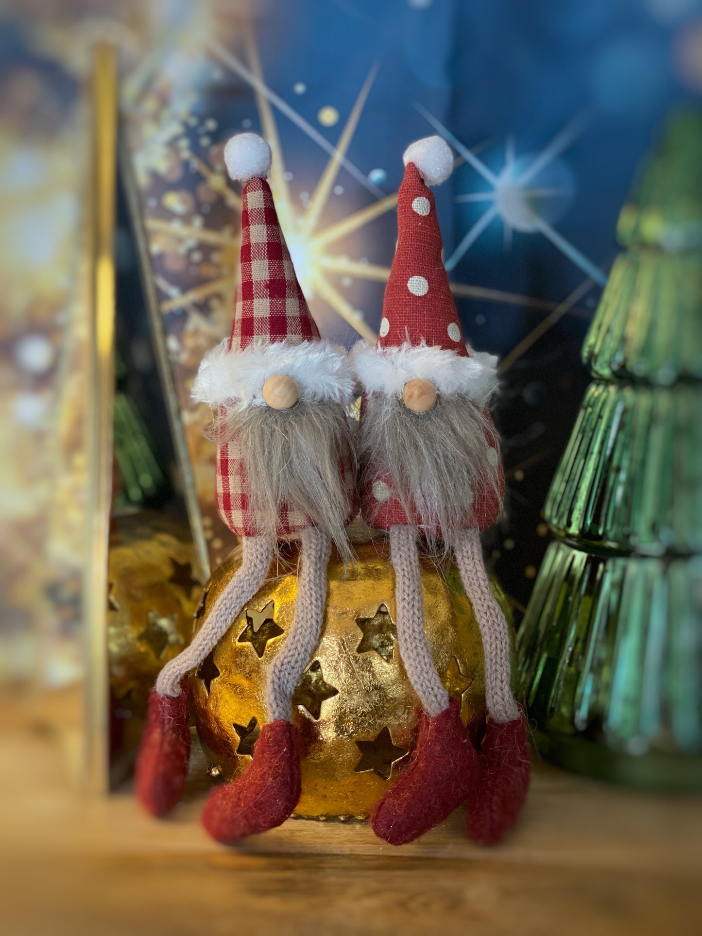 Sitting gonk pair