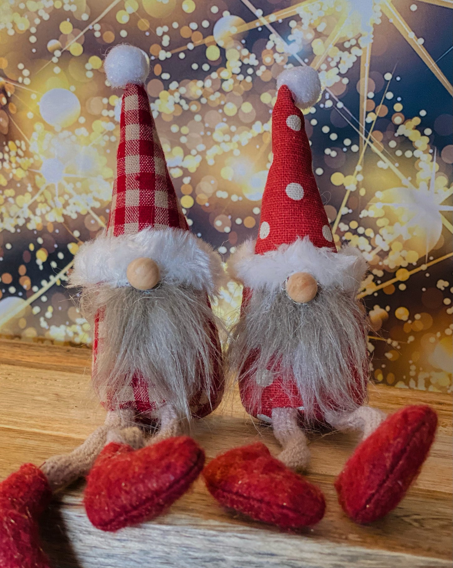 Sitting gonk pair